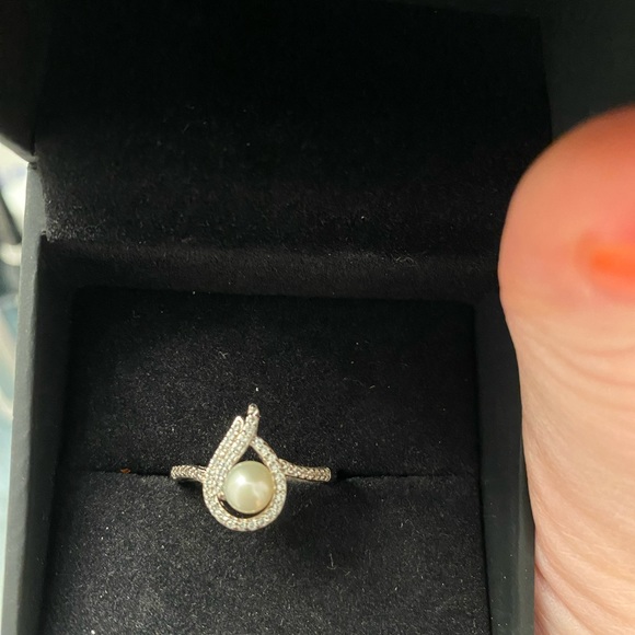 Sterling Silver Freshwater Pearl ring - size 7 - Picture 2 of 3